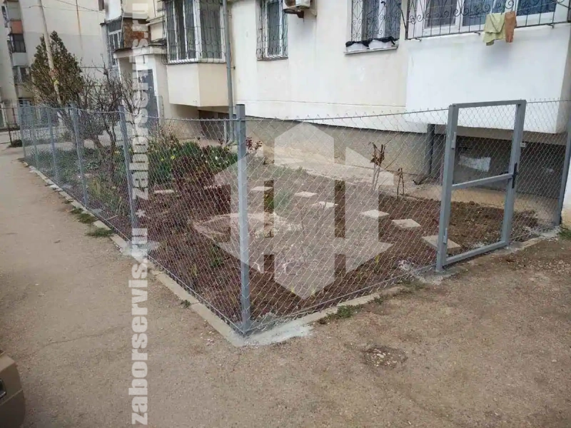 Забор из сетки рабицы с арматурой 33 метра