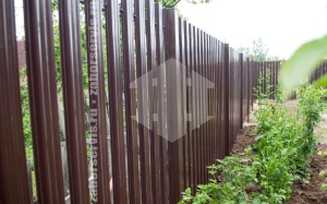 Забор из евроштакетника с бетонированием столбов 55 метров