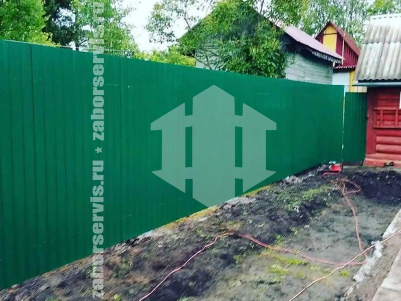 Забор из профнастила 77 метров зеленый