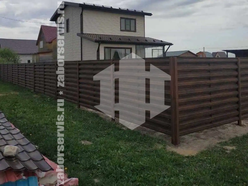 Забор из металлического штакетника горизонтальный 100 метров