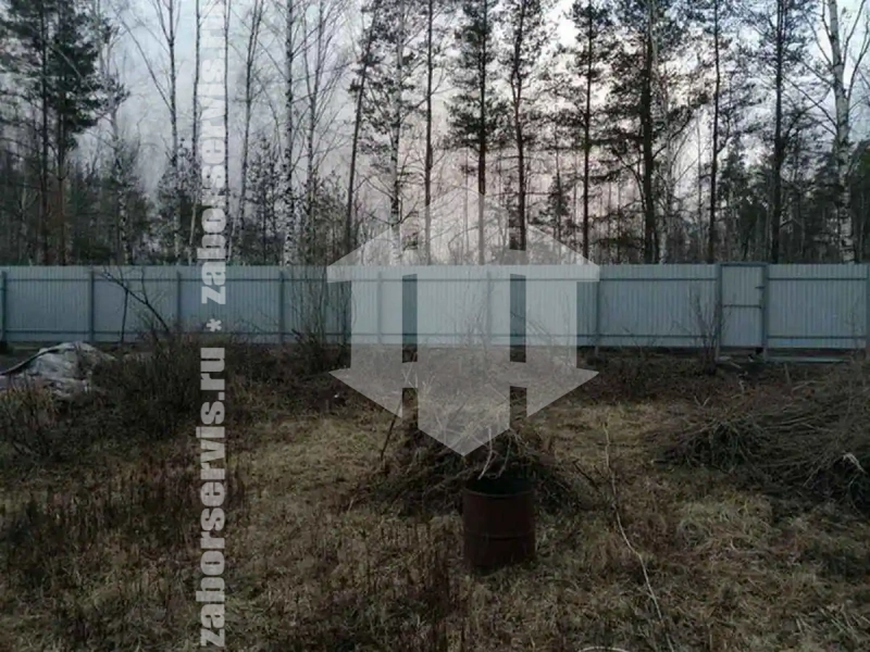 Забор из профнастила под дерево 73 метра