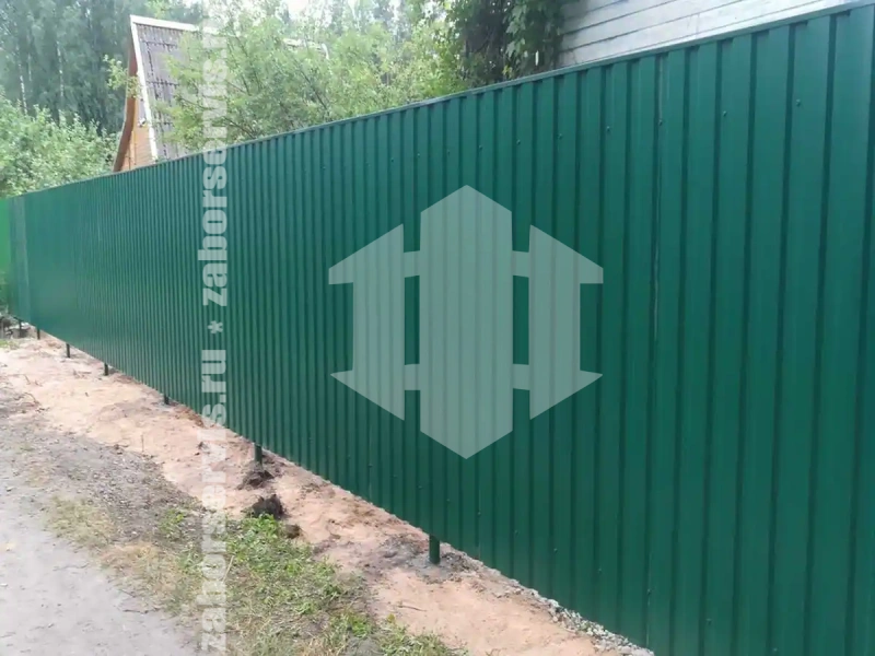 Забор из профнастила с бетонированием столбов 70 метров