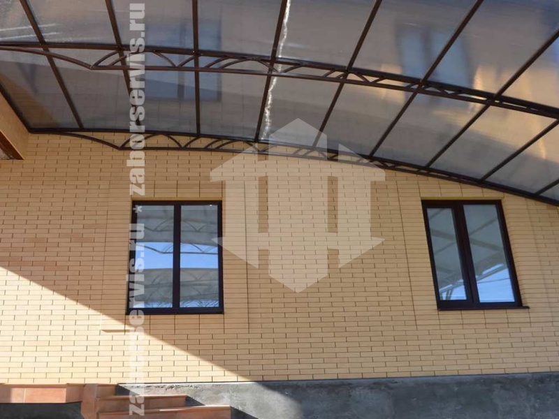 Навес для дома пример 11