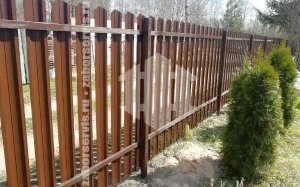 Забор из металлического штакетника 32 метра