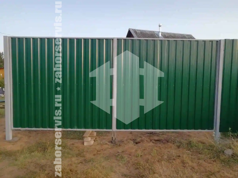 Забор из профнастила 114 метров зеленый