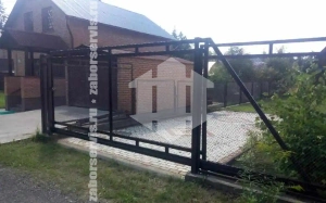 Забор из сетки рабицы на ленточном фундаменте 60 метров