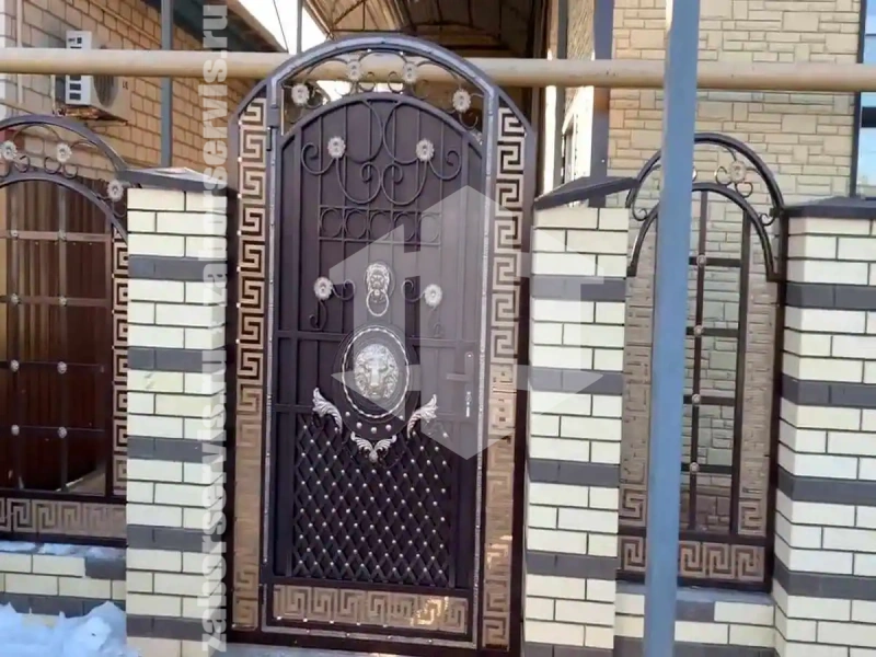 Кованый забор на ленточном фундаменте 50 метров