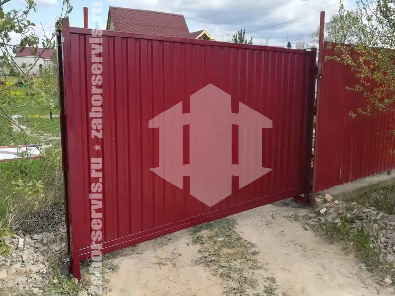 Забор из профнастила с воротам 33 метра