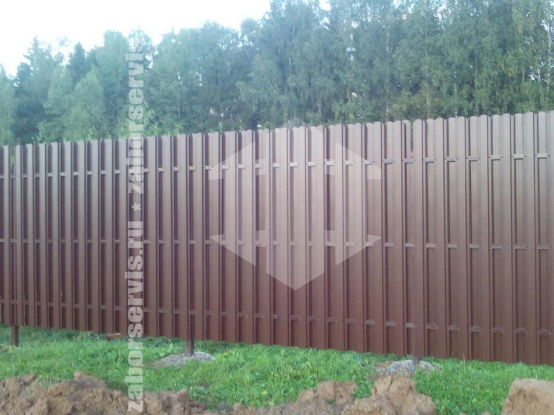 Забор из евроштакетника с утрамбовкой щебнем 37 метров