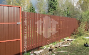 Забор из евроштакетника с забивными столбами 125 метров