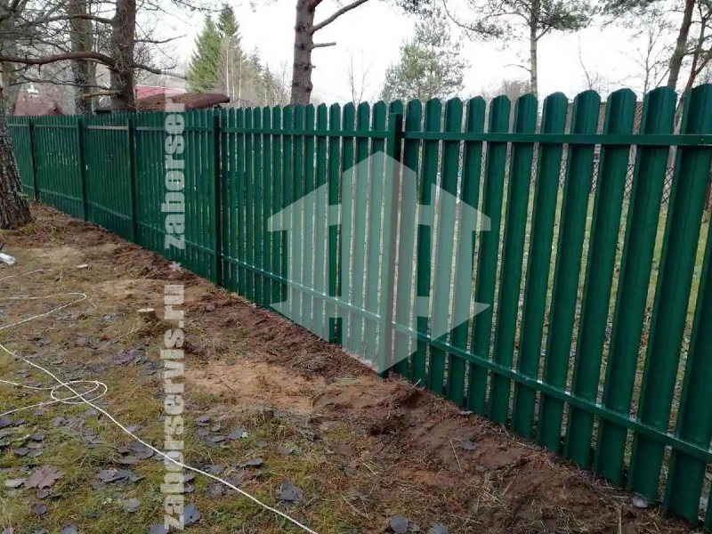 Забор из металлического штакетника зеленый 65 метров