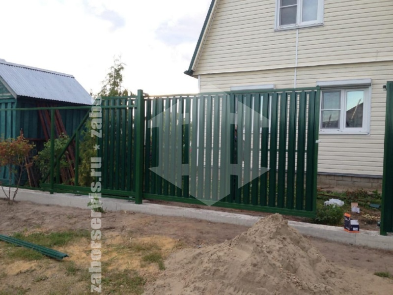 Ворота откатные из штакетника