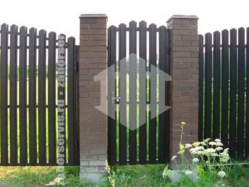 Забор из металлического штакетника коричневый 63 метра