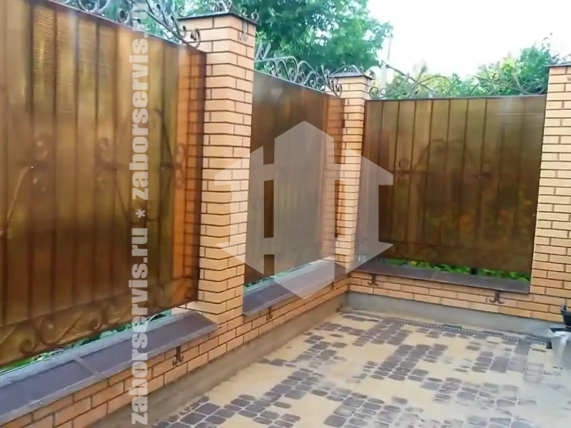 Кованый забор с поликарбонатом 60 метров