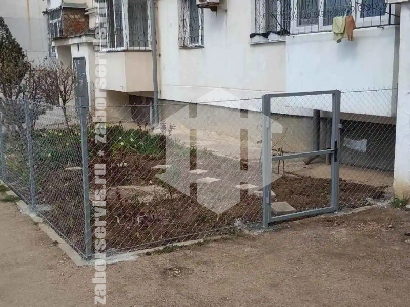 Забор из сетки рабицы с арматурой 33 метра