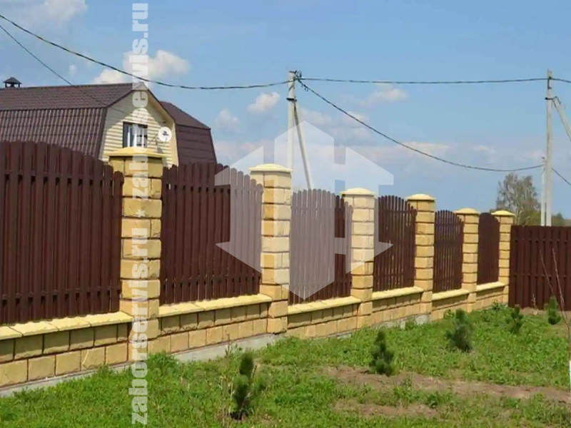 Забор из металлического штакетника с воротами 73 метра