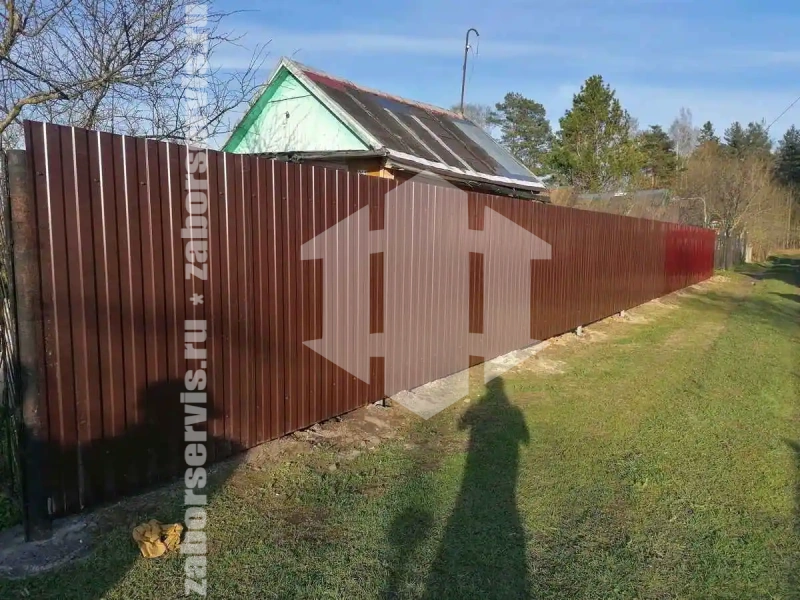 Забор из профнастила 48 метра красный