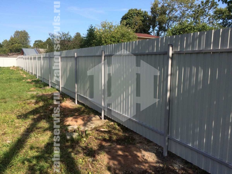 Забор из профнастила с утрамбовкой щебнем 65 метров