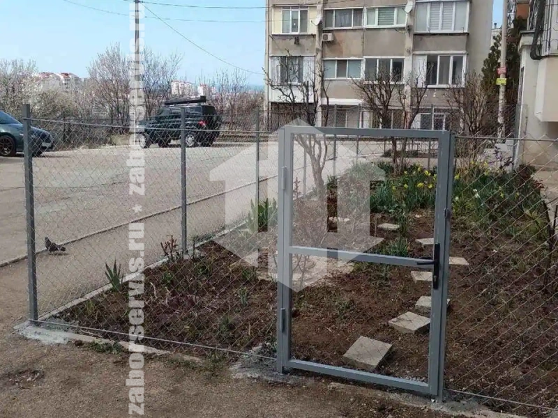 Забор из сетки рабицы с арматурой 33 метра