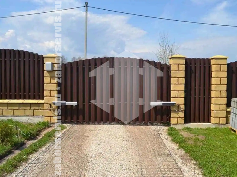 Забор из металлического штакетника с воротами 73 метра